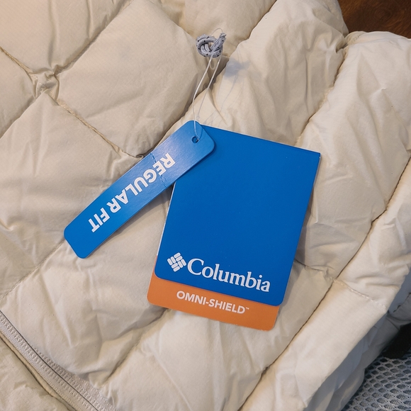 Columbia Medium Women's Cream Puffer Vest Down Filled NWT - Picture 6 of 16